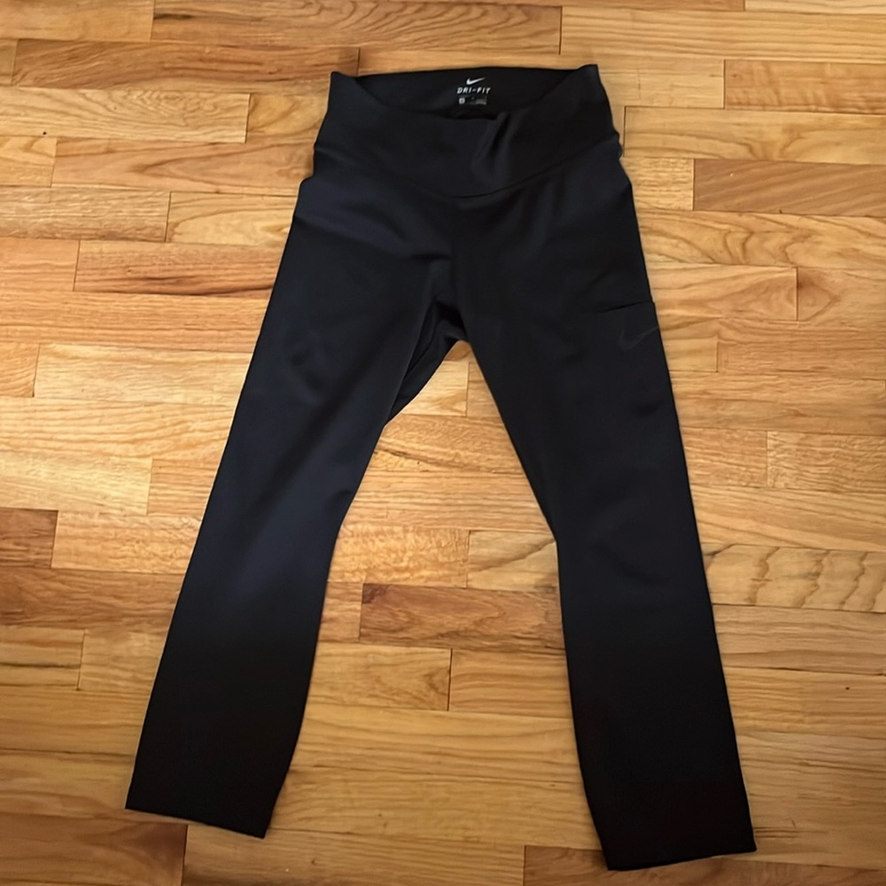 Women’s medium Nike black leggings with side pocket